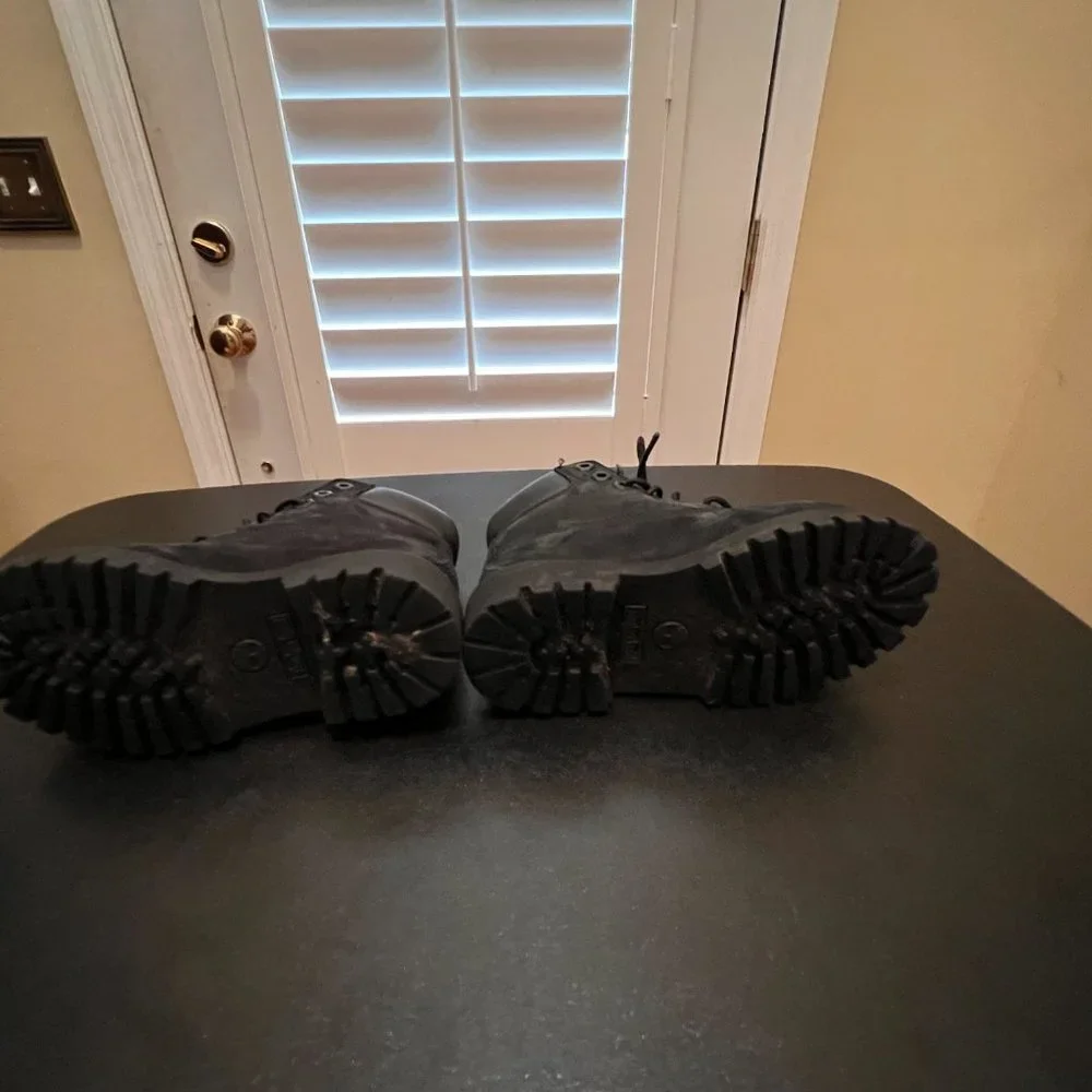 Timberland size 9 black boots